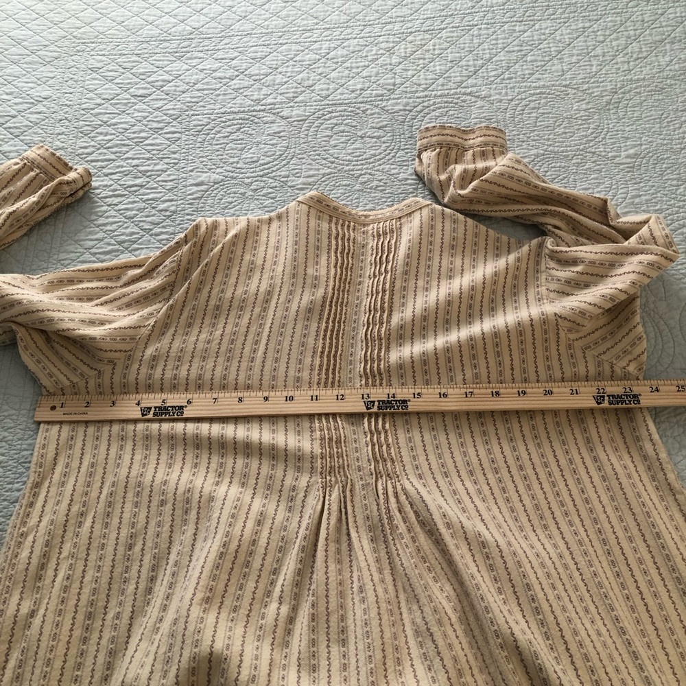 Vintage LL Bean Dobby pintuck nightgown. Size large. - Picture 7 of 8